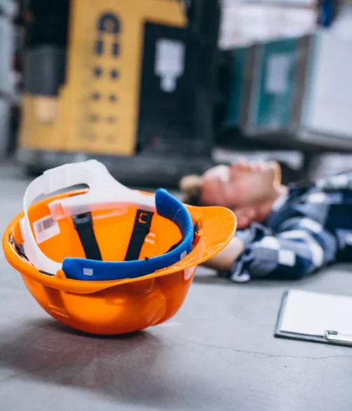 Wypadek w magazynie człowiek na podłodze